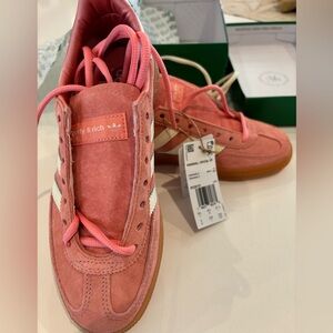 ADIDAS
HANDBALL SPEZIAL
"SPORTY & RICH"